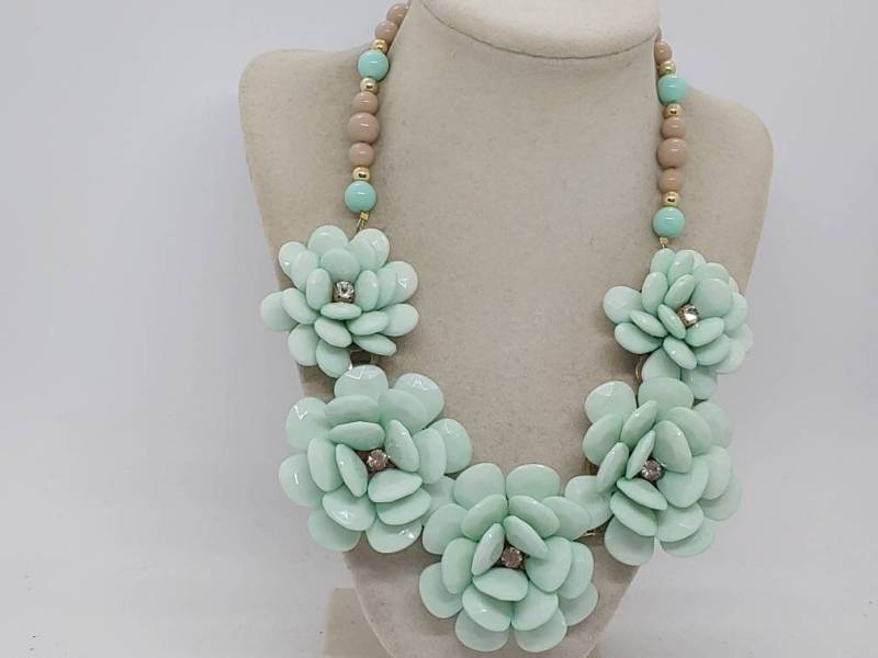 Grüne Blumen Halskette - Jeweled One Of A Statement Mehrfarbige Für Frauen Geschenk von SByourself