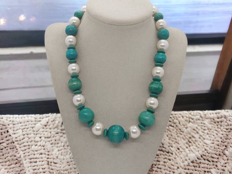 Grüne Holzkette Für Frauen - Perlenkette Einzigartige Halskette Statement-Halskette Mehrfarbige von SByourself