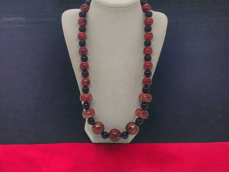 Rote Und Schwarze Halskette Für Frauen - Lange Mehrfarbige Einzigartige Acryl-Halskette Statement-Halskette von SByourself