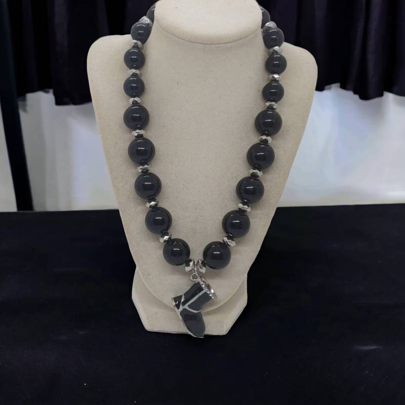 Stiefel-Halskette - Ugg-Stiefel-Halskette Schwarze Einzigartige Halskette Statement-Halskette Lätzchen-Halskette-Geschenk von SByourself