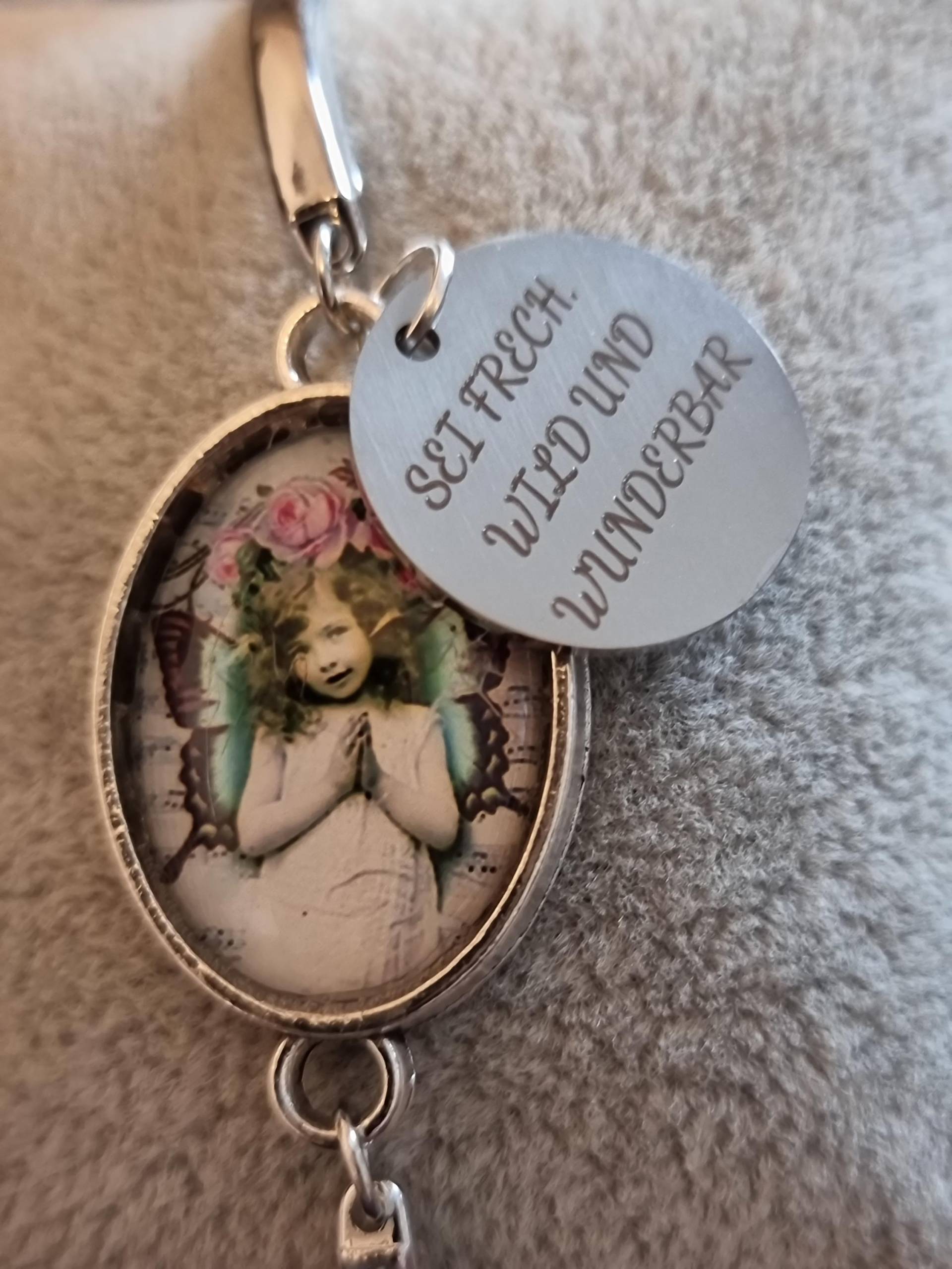 Armband Armreifen Nostalgie Cabochon Zitat Frech Wild Wunderbar von SCHAU1MALTreasures