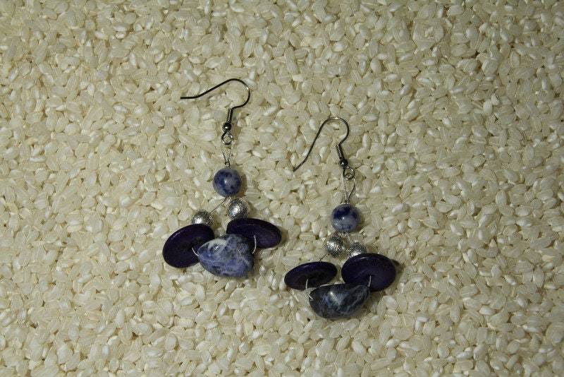 Sodalith - Ohrringe Mit Versilberten Kupferperlen von SCHMUCKHANDWERK
