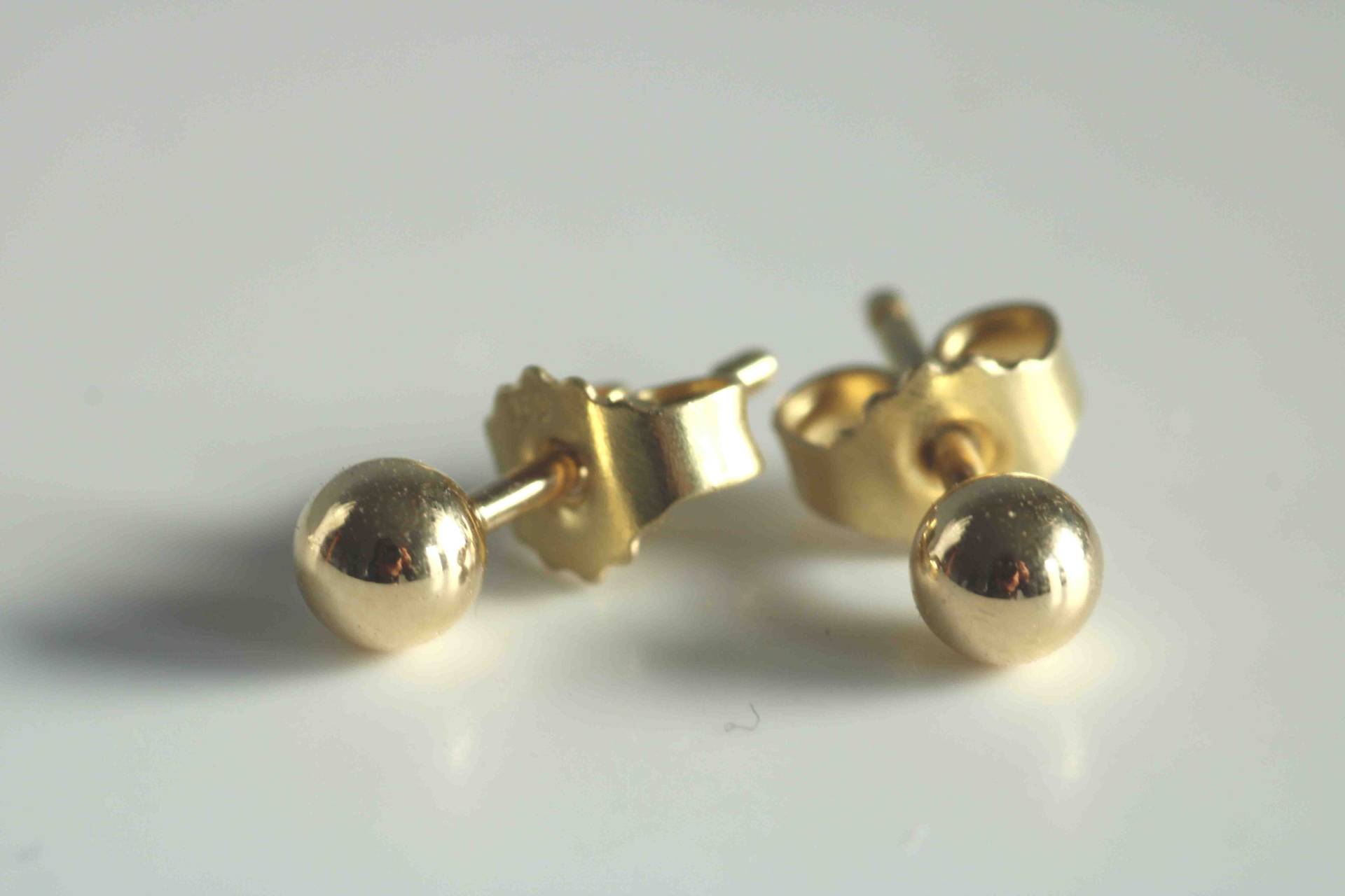Kleines Ohrringpaar Aus Massiven 750/18Kt Von Frank Schwope, Gold, Kugel, Unikat, Klein, Schmuckunikate, Schwope Kleines Ohrringpaar Aus Massiven 750/18Kt Von Frank Schwope, Gold, Kugel, Unikat, Klein, Schmuckunikate, Schwope von SCHMUCKUNIKATE