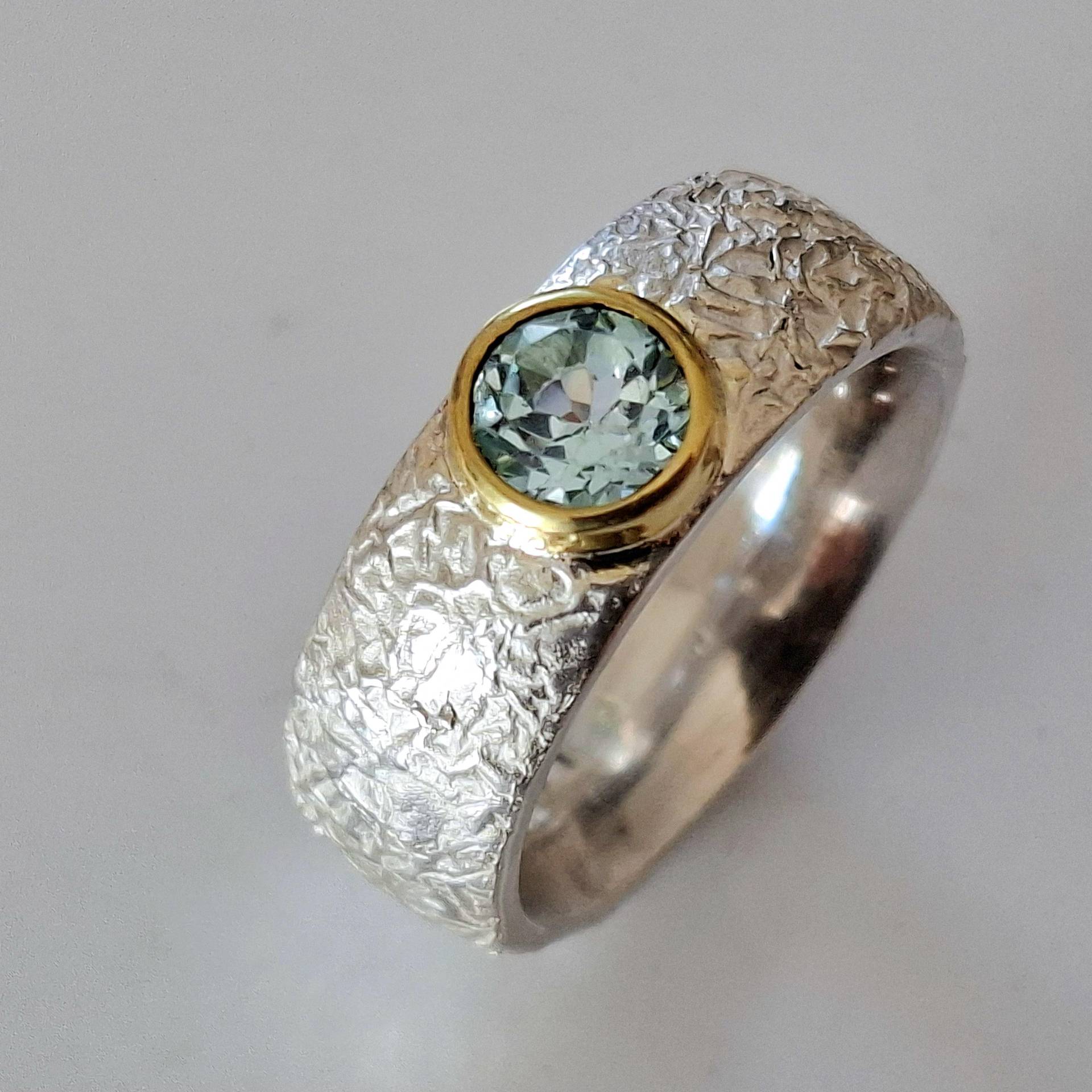 Schöner Ring in Silber Mit Facettierten Blautopas 750 Gold Gefasst Von Frank Schwope, Unikat, Goldschmiedearbeit, Ring, Schmuckunikate Schöner Ring in Silber Mit Facettierten Blautopas 750 Gold Gefasst Von Frank Schwope, Unikat, Goldschmiedearbeit, Ring, Schmuckunikate von SCHMUCKUNIKATE