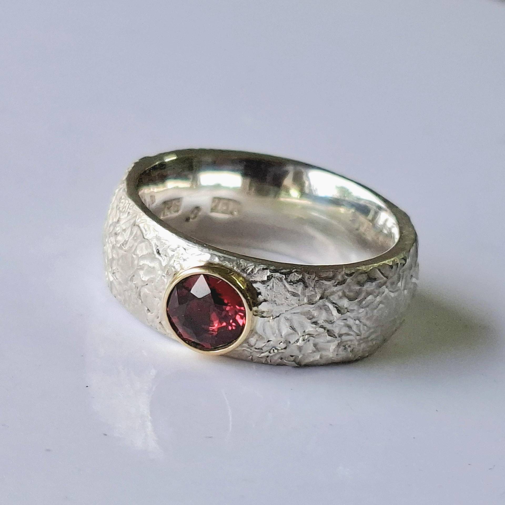 Schöner Ring in Silber Mit Facettierten Rosa Turmalin 750Gold Gefasst Von Frank Schwope, Unikat, Goldschmiedearbeit, Ring, Schmuckunikate Schöner Ring in Silber Mit Facettierten Rosa Turmalin 750Gold Gefasst Von Frank Schwope, Unikat, Goldschmiedearbeit, Ring, Schmuckunikate von SCHMUCKUNIKATE