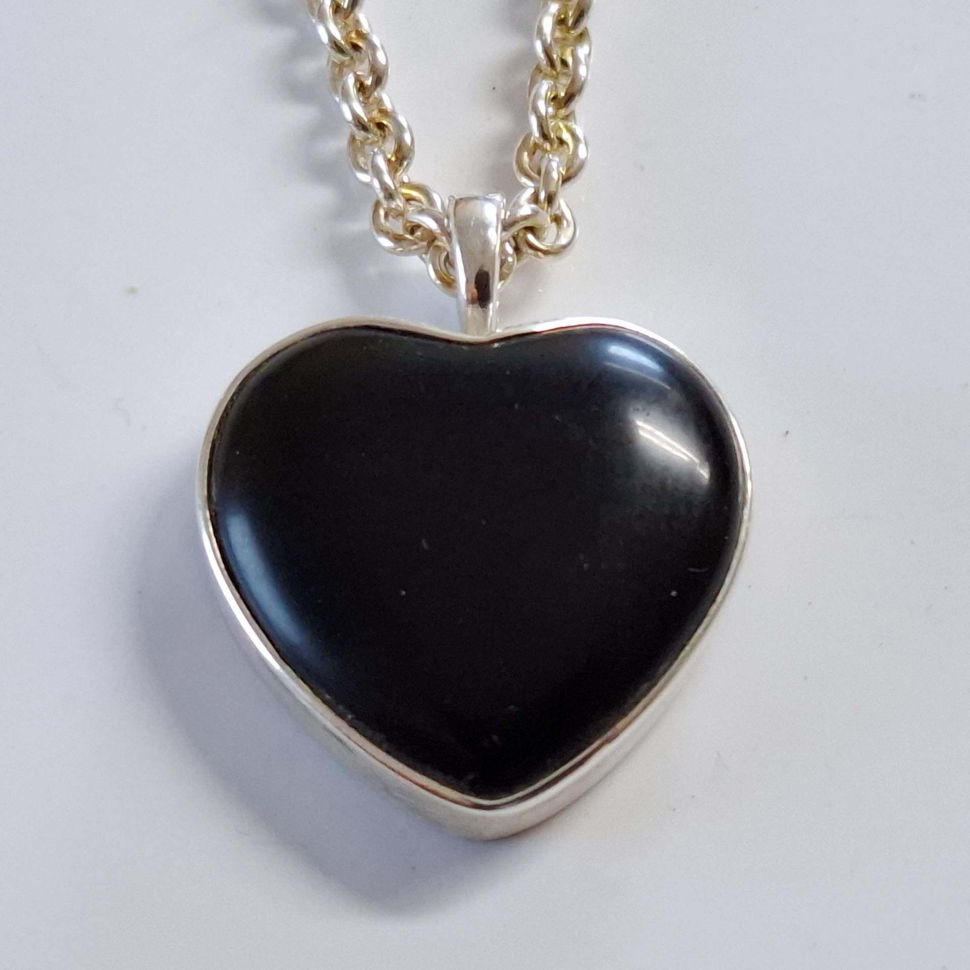 Traum Onyx Herzanhänger in Silber Gefasst Von Frank Schwope, Www Schmuck-Skulptur De, Edelstein, Anhänger, Goldschmied, Onyx, Schwarz Traum Onyx Herzanhänger in Silber Gefasst Von Frank Schwope, Www Schmuck-Skulptur De, Edelstein, Anhänger, Goldschmied, Onyx, Schwarz von SCHMUCKUNIKATE