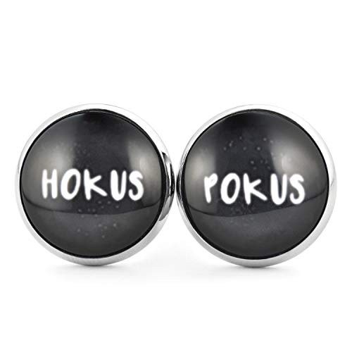 SCHMUCKZUCKER Damen Herren Unisex Ohrstecker mit Zauber-Spruch Hokus-Pokus witzige Edelstahl Ohrringe Silber Schwarz Grau 14mm von SCHMUCKZUCKER