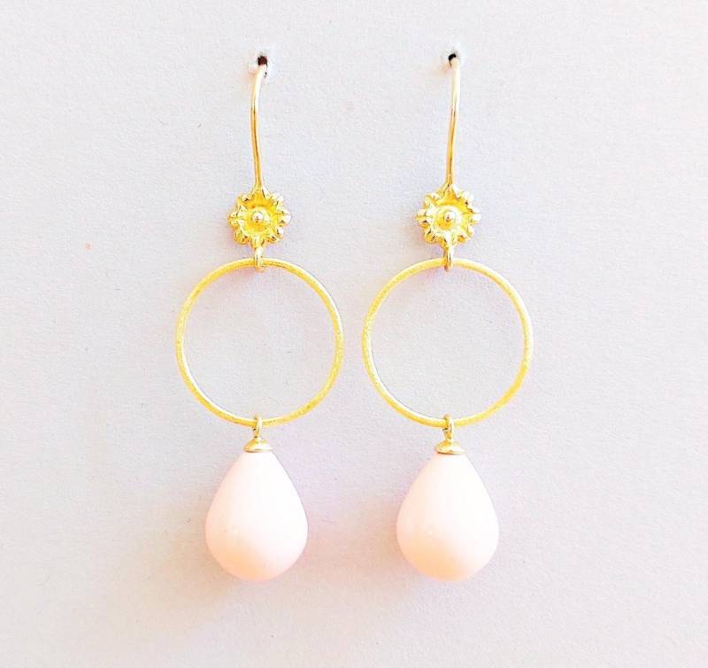 Blumen Ohrringe Gold & Rosé Shell Pearl Tropfen, Unikat Ohrschmuck 925 Silber Vergoldet von SCHMUCKbyFelicitas