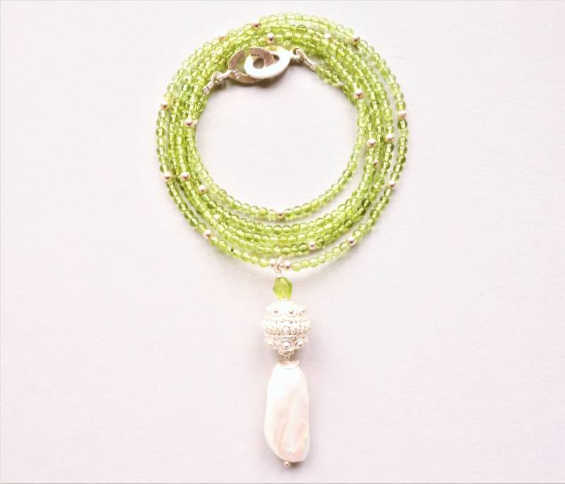 Peridot Kette 925 Silber Mit Biwa Perlen Anhänger, Lange Exklusive Edelstein Halskette, Unikat Schmuck Handgefertigt von SCHMUCKbyFelicitas
