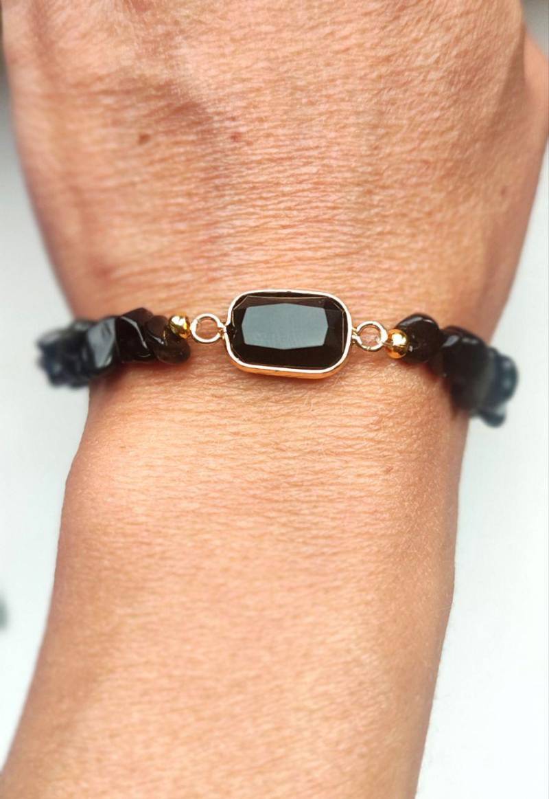 Elegantes Goldenes Armband Mit Obsidian Schmuckverbinder Und Obsidiansplittern - Größenverstellbar 18K Vergoldetem Verlängerungskettchen von SCHMUCKseligkeit