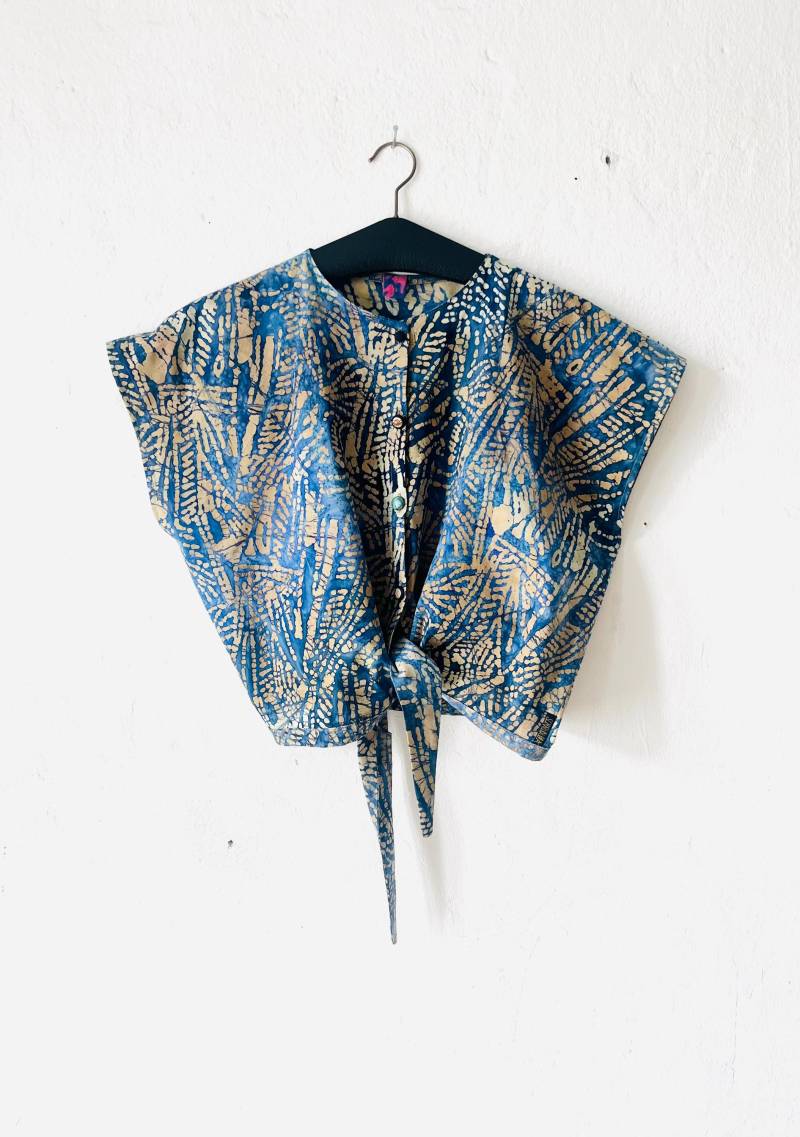 Batik Wickelbluse Aus Baumwolle Gr.38 Gr.40 in Beige Blau Unikat Mit Vintageknöpfen Sommerbluse von SCHNiBiLLA