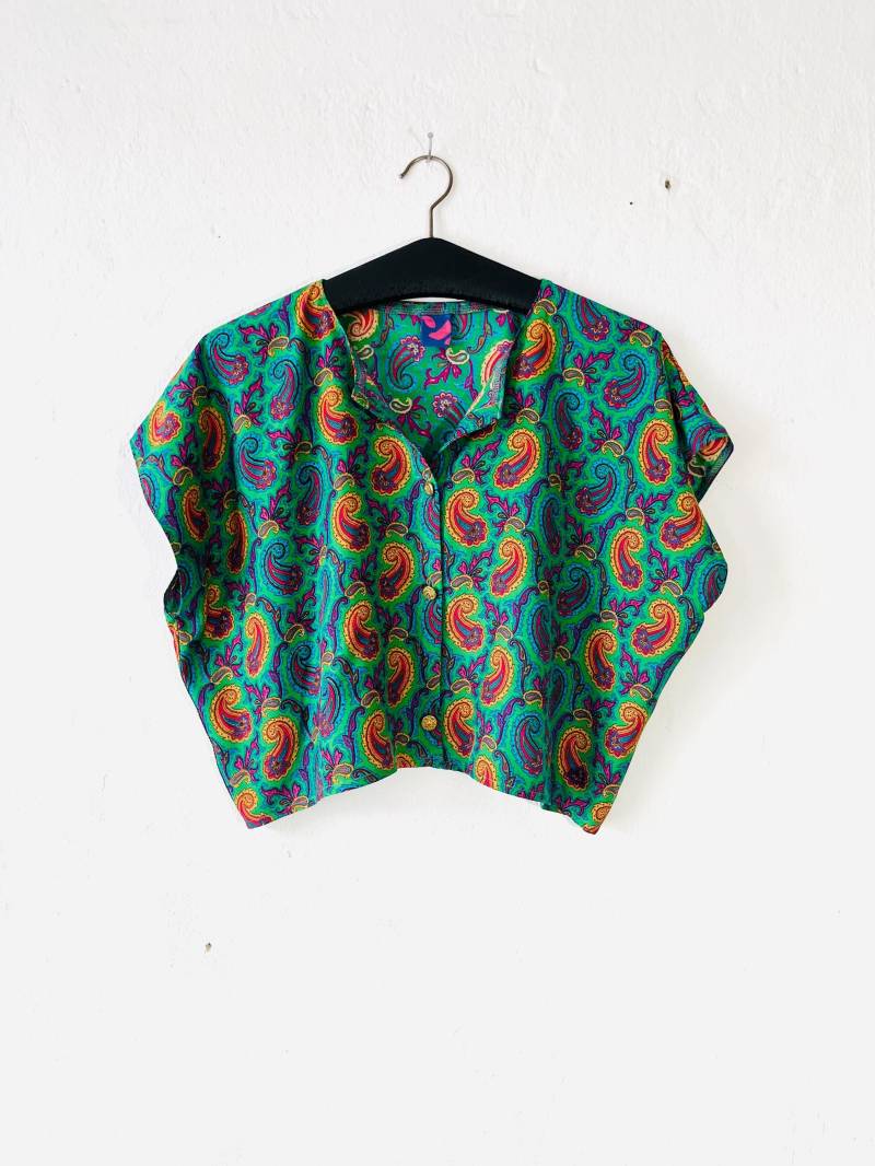 Grüne Sommerbluse Mit Paisleymuster Und Goldenen Vintageknöpfen Gr.36 Gr.38 Unikat Grüne Sommerbluse Mit Paisleymuster Und Goldenen Vintageknöpfen Gr.36 Gr.38 Unikat von SCHNiBiLLA