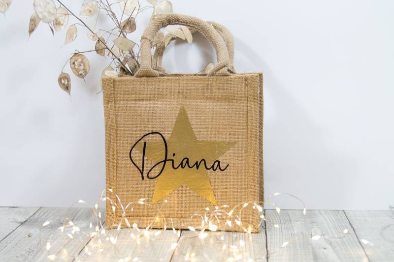 Kleine Jute-Tasche Name Auf Stern Persönlich | Tolles Geschenk Beste Freundin, Schwester Oder Mama Weihnachtsgeschenk Geschenkverpackung von SCHOENIGKEITENkids