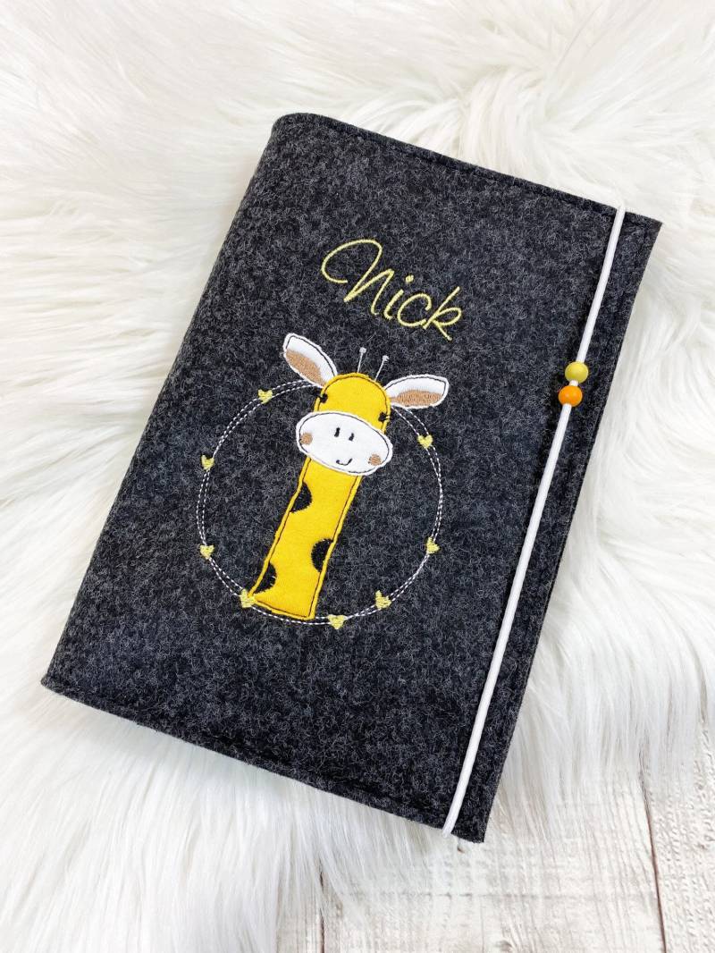 U-Heft Hülle Mit Impfpass Giraffe Wunschname Filz, Geschenk Zur Geburt, Taufe, Personalisiert von SCHOENIGKEITENkids