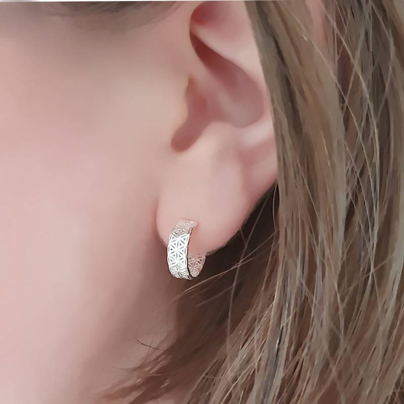 Lebensblume Halbcreolen 925 Silber Ohrringe Floral Muttertagsgeschenk Huggies Mutter Schwester Ohrschmuck Boho von SCHOSCHON
