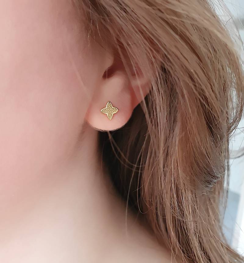 Strukturierte 3D Stern Ohrstecker 925 Silber Vergoldet Geschenkidee Für Damen von SCHOSCHON