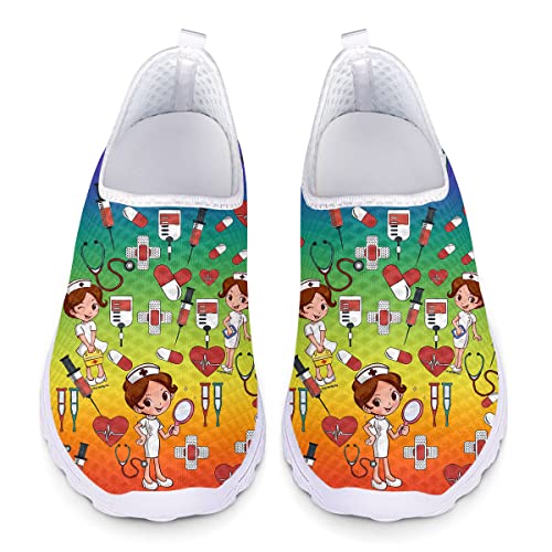 SCRAWLGOD Damen Walking Tennis Medizinische Krankenschwester Schuhe Slip On Loafers Leichte Freizeit Sneakers für Fitnessstudio Reisen Arbeit, Rainbow Pride Medical Krankenhaus Krankenschwester, 41.5 von SCRAWLGOD