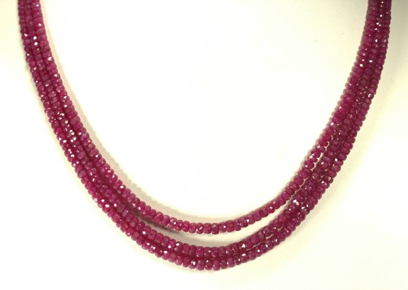 Natürliche Rubin Perlen Necklace.rich Rote Farbe. Verstellbar Bis 23 cm. 3 Stränge Halskette Natürliche Rubin Perlen Necklace.rich Rote Farbe. Verstellbar Bis 23 cm. 3 Stränge Halskette von SDJewellers