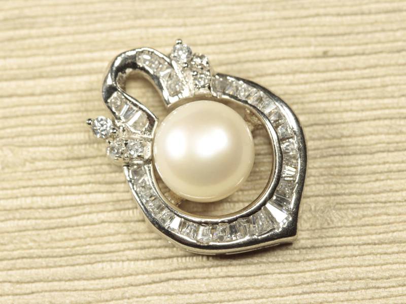 Silber 925 Perle Anhänger. Anmutige Weiße Mit Funkelnden Zirkonia. Ein Perfektes Geschenk Silber 925 Perle Anhänger. Anmutige Weiße Mit Funkelnden Zirkonia. Ein Perfektes Geschenk von SDJewellers