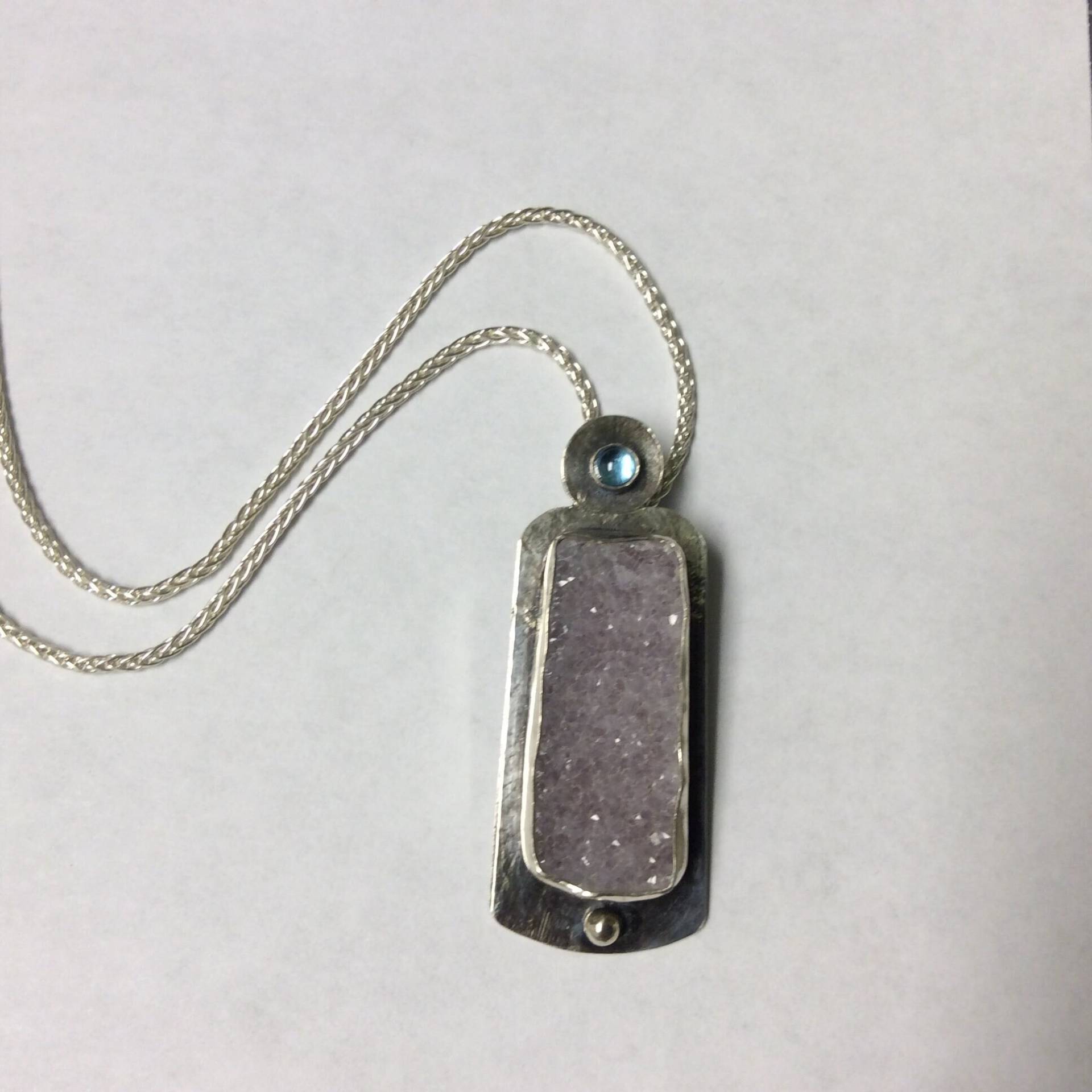 Amethyst Druzy Anhänger Mit Blauem Topas Amethyst Druzy Anhänger Mit Blauem Topas von SDLStudio