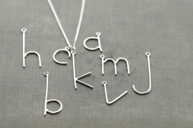 Das Original E Ist Für Emmy, Wählen Sie Ihren Buchstaben, Benutzerdefinierte Anfangsbuchstaben Halskette An Sterling Kette von SDMarieJewelry