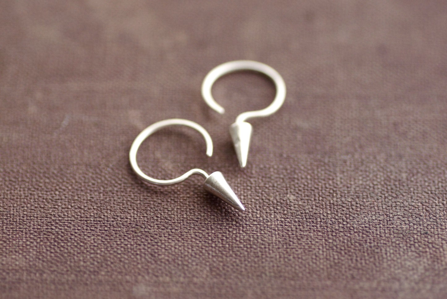 Kleine Sterling Spike Creolen Kleine Sterling Spike Creolen von SDMarieJewelry