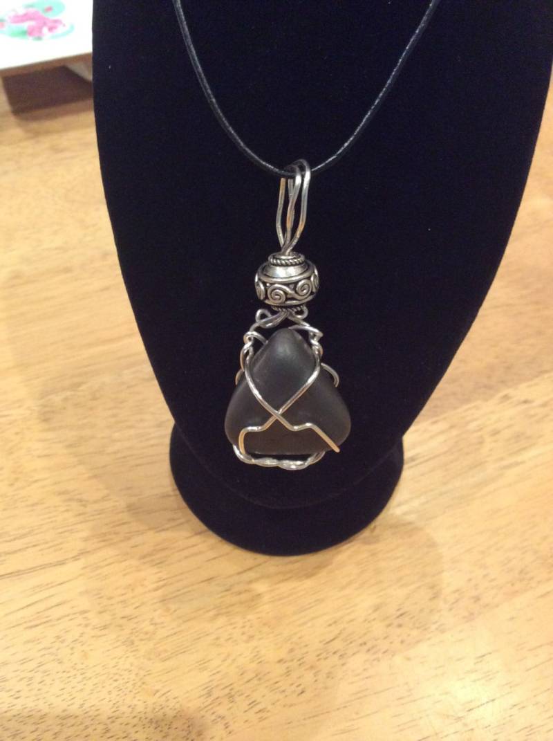 Anhänger Aus Trommelpoliertem Hämatit von SDTimelessTreasures