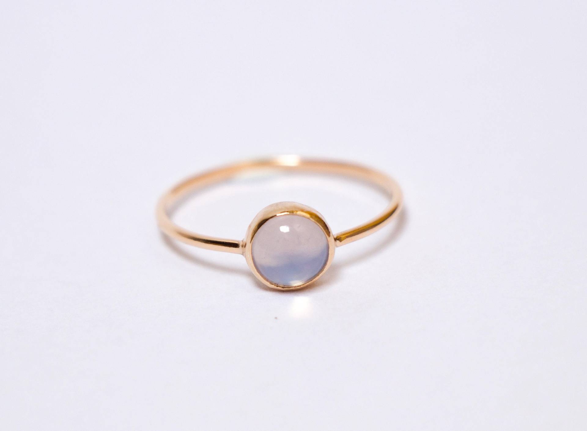 Lavendel Mond-Quarz-Ring/4mm Runden Stein Sterling Silber in 18K Gold Überzogen von SDavenportJewelry