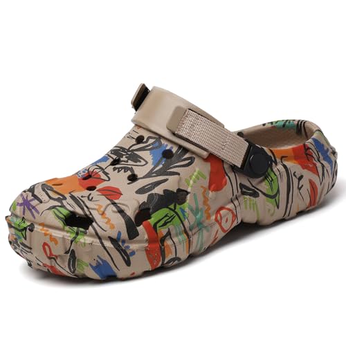 SECHRITE Clogs Hausschuhe Herren Damen Unisex Sommer Gartenclogs Gartenschuhe Pantoletten Badeschuhe Strand Pantoffeln Leicht Atmungsaktiv Wasserdicht Latschen Graffiti-Serie Khaki 42 EU SECHRITE Clogs Hausschuhe Herren Damen Unisex Sommer Gartenclogs Gartenschuhe Pantoletten Badeschuhe Strand Pantoffeln Leicht Atmungsaktiv Wasserdicht Latschen Graffiti-Serie Khaki 42 EU von SECHRITE