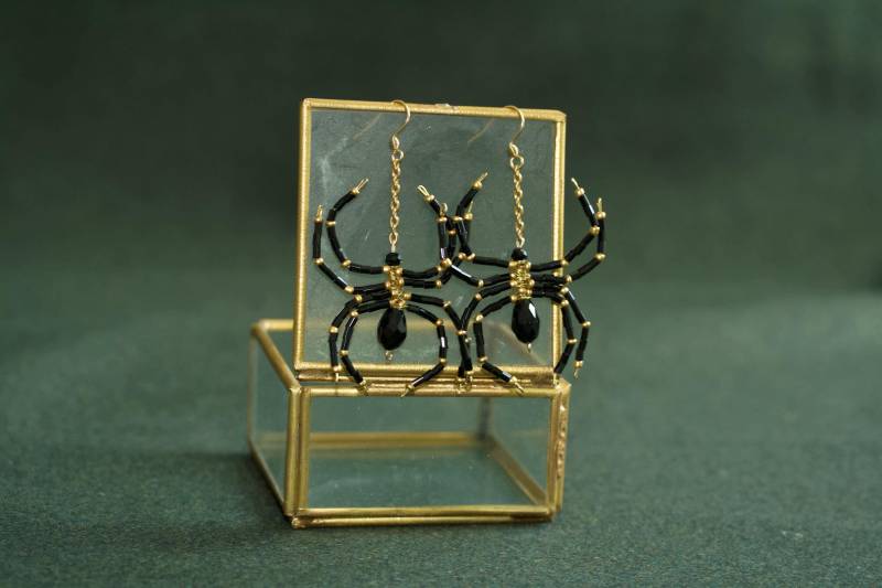 Hängende Spinnen Ohrringe Halloween Schwarz Gold Vergoldeter Edelstahl Und Messing Hängende Spinnen Ohrringe Halloween Schwarz Gold Vergoldeter Edelstahl Und Messing von SELFLOVEDE