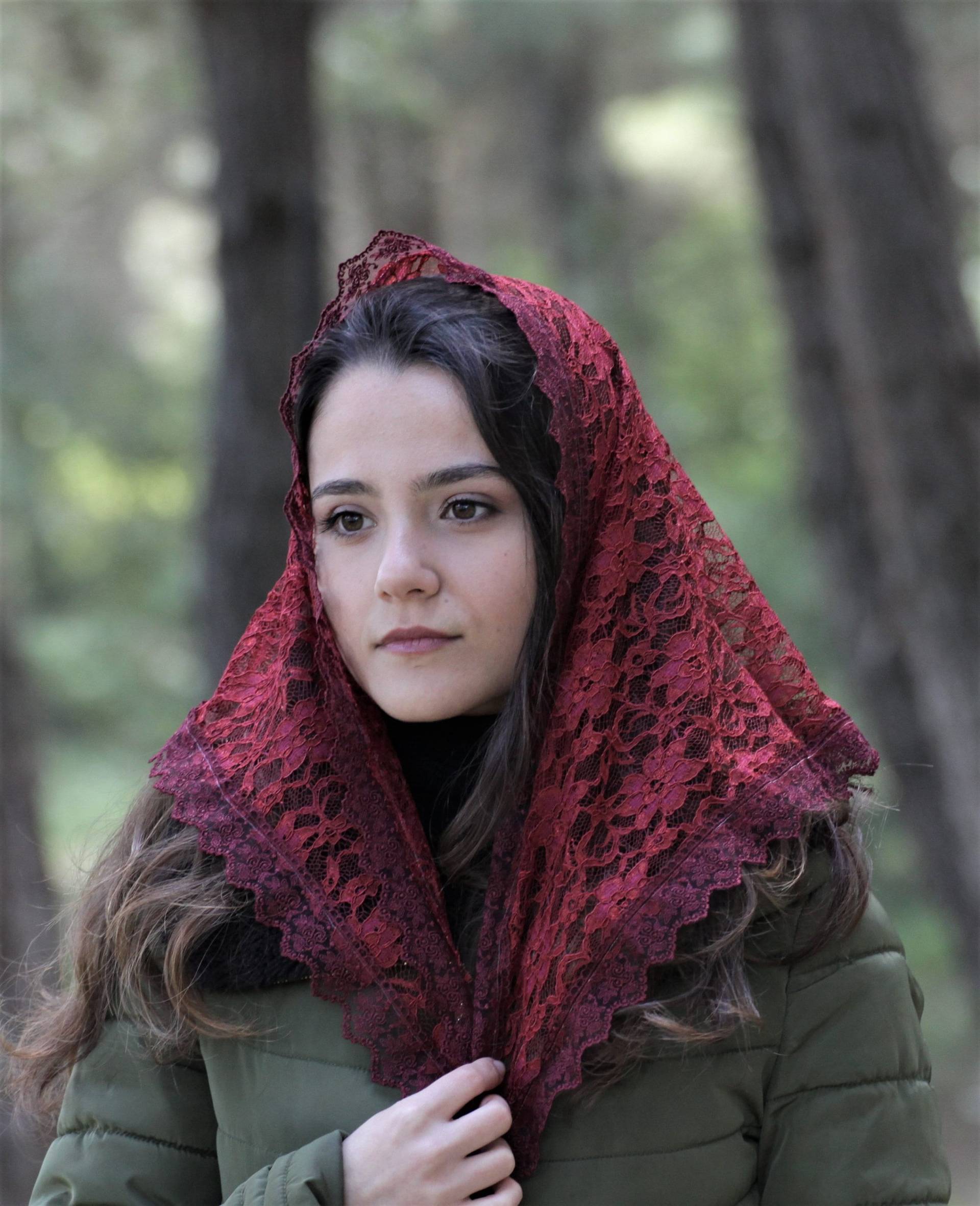 Dreieck-Gebet, Das Für Masse, Frauen Mantilla-Schleier, Burgunder-Spitzen-Kirchen-Schleier, Kirchen-Kopftuch Bedeckt Dreieck-Gebet, Das Für Masse, Frauen Mantilla-Schleier, Burgunder-Spitzen-Kirchen-Schleier, Kirchen-Kopftuch Bedeckt von SENNURSASA