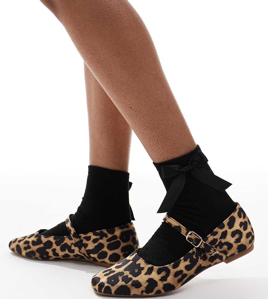 SEQWL - Iris - Ballerinas mit Leopardenmuster und Schleife, weite Passform-Bunt von SEQWL Wide Fit