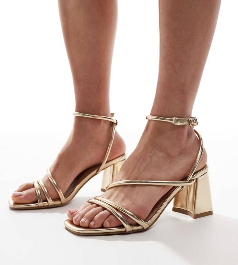 SEQWL - Riemchen-Sandaletten in Gold mit Blockabsatz, weite Passform-Goldfarben von SEQWL Wide Fit