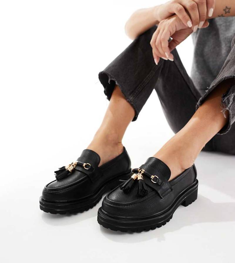 SEQWL Wide Fir - Jeep - Loafer in Schwarz mit Bommel und dicker Sohle, weite Passform von SEQWL Wide Fit