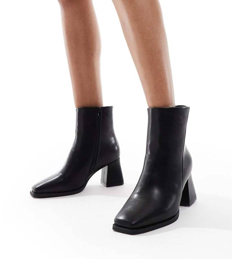 SEQWL Wide Fit - Ankle-Boots in Schwarz mit mittelhohem Blockabsatz, weite Passform von SEQWL Wide Fit