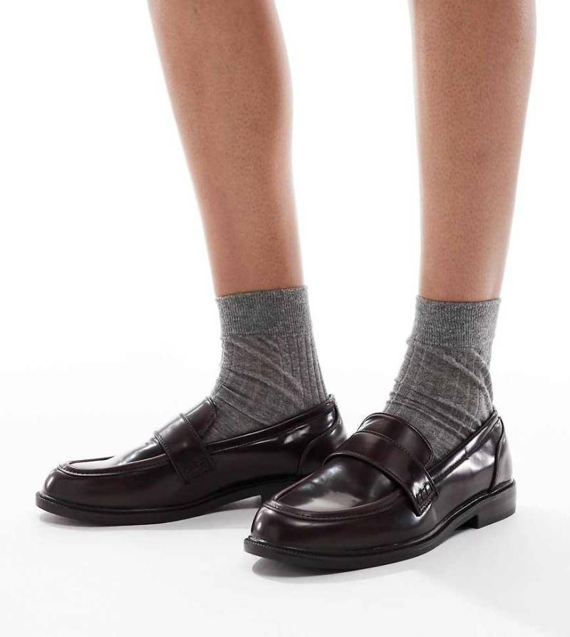 SEQWL Wide Fit - Cadilliac - Penny-Loafer in Burgunderrot, weite Passform von SEQWL Wide Fit