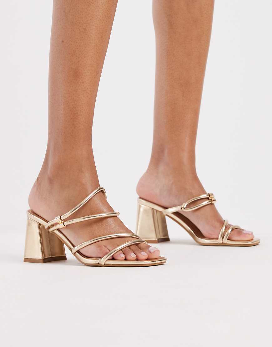 SEQWL Wide Fit - Dandelion - Goldfarbene Riemchen-Sandaletten mit Blockabsatz von SEQWL Wide Fit