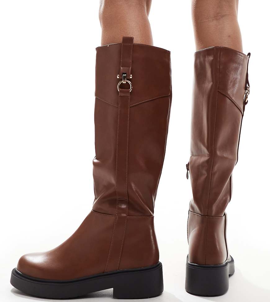 SEQWL Wide Fit - Flache, kniehohe Reiterstiefel in Hellbraun mit Schnalle, weite Passform SEQWL Wide Fit - Flache, kniehohe Reiterstiefel in Hellbraun mit Schnalle, weite Passform von SEQWL Wide Fit