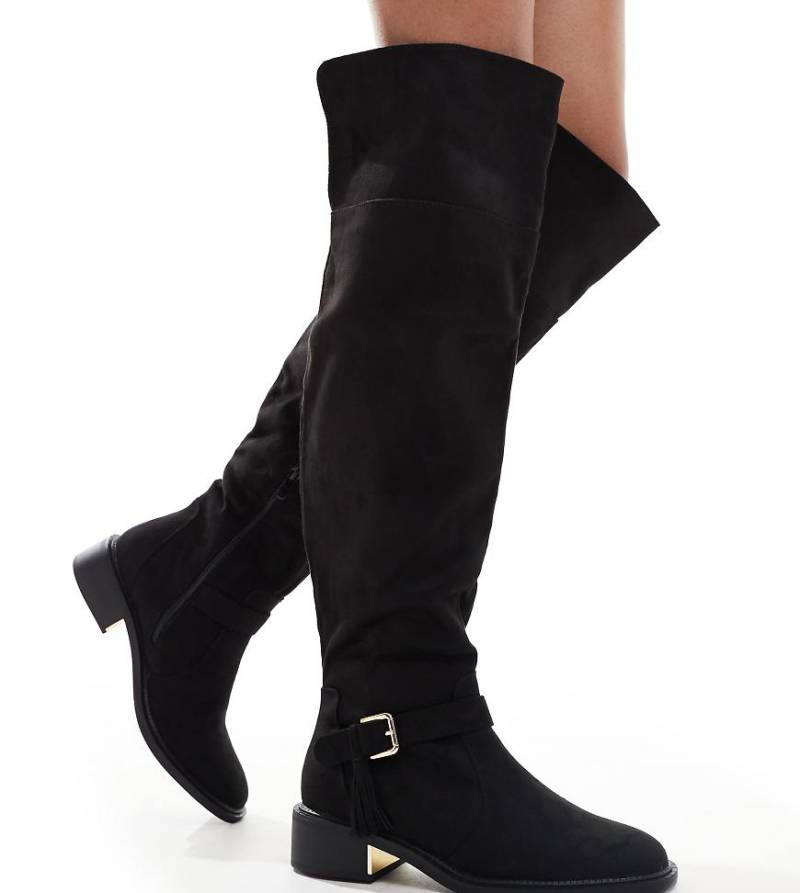 SEQWL Wide Fit - Flache Overknee-Stiefel in Schwarz mit Quaste, weite Passform von SEQWL Wide Fit