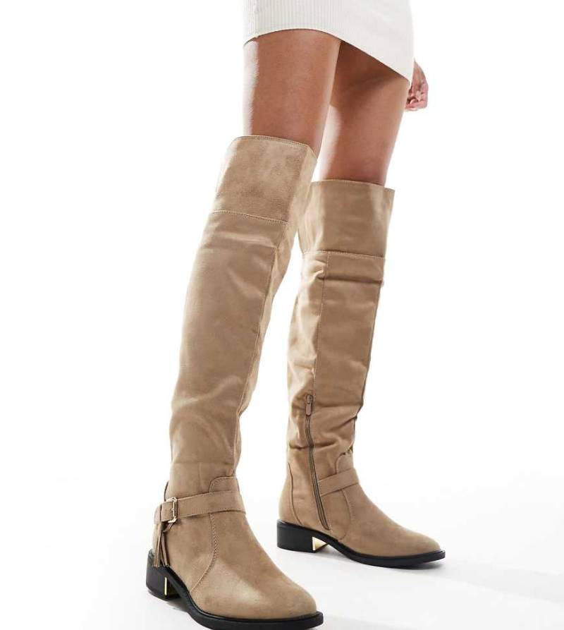 SEQWL Wide Fit - Flache Overknee-Stiefel in Taupe mit Quaste, weite Passform-Neutral von SEQWL Wide Fit