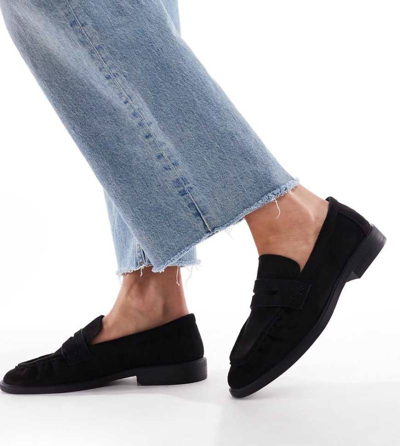 SEQWL Wide Fit - Hershe - Loafer aus Wildlederimitat in Schwarz mit Raffung, weite Passform von SEQWL Wide Fit