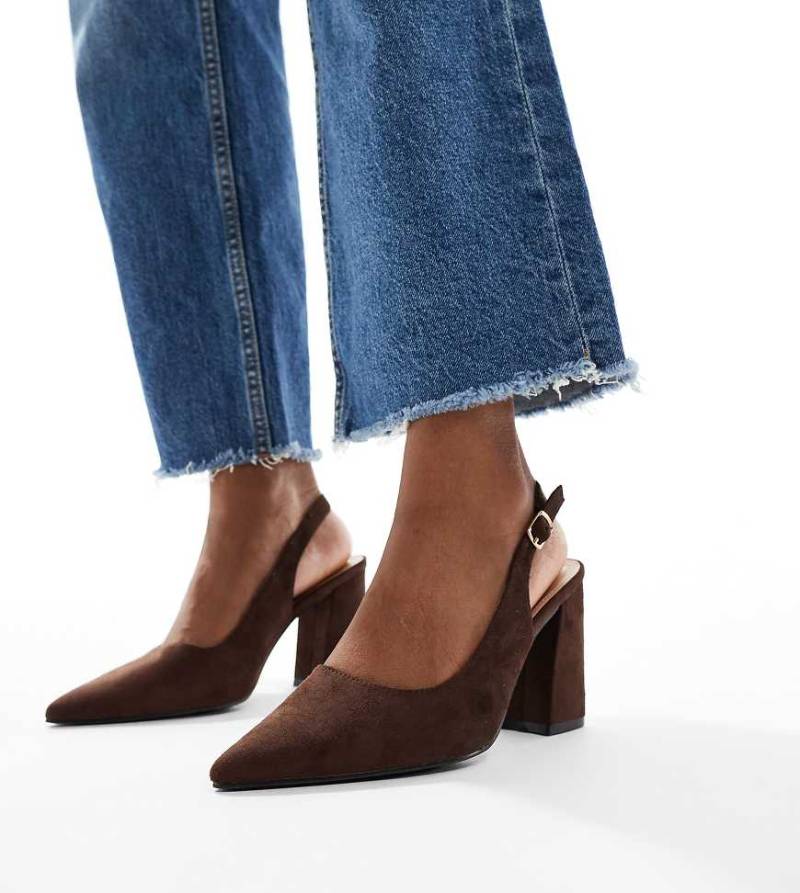 SEQWL Wide Fit - Hogan - Fersenriemen-Schuhe aus Wildlederimitat in Braun mit Blockabsatz, weite Passform-Brown SEQWL Wide Fit - Hogan - Fersenriemen-Schuhe aus Wildlederimitat in Braun mit Blockabsatz, weite Passform-Brown von SEQWL Wide Fit