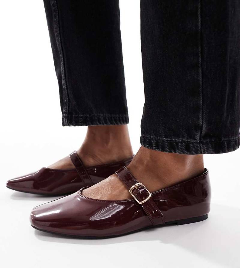 SEQWL Wide Fit - Iris - Ballerinas in Burgunderrot mit hohem Schuhblatt, weite Passform von SEQWL Wide Fit