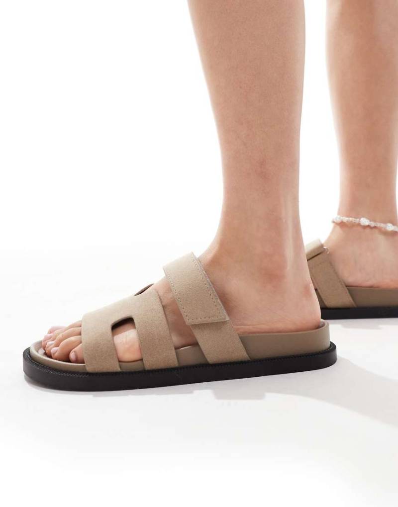 SEQWL Wide Fit - Kidman - Nubukleder-Sandalen in Taupe mit Riemen, weite Passform-Neutral von SEQWL Wide Fit