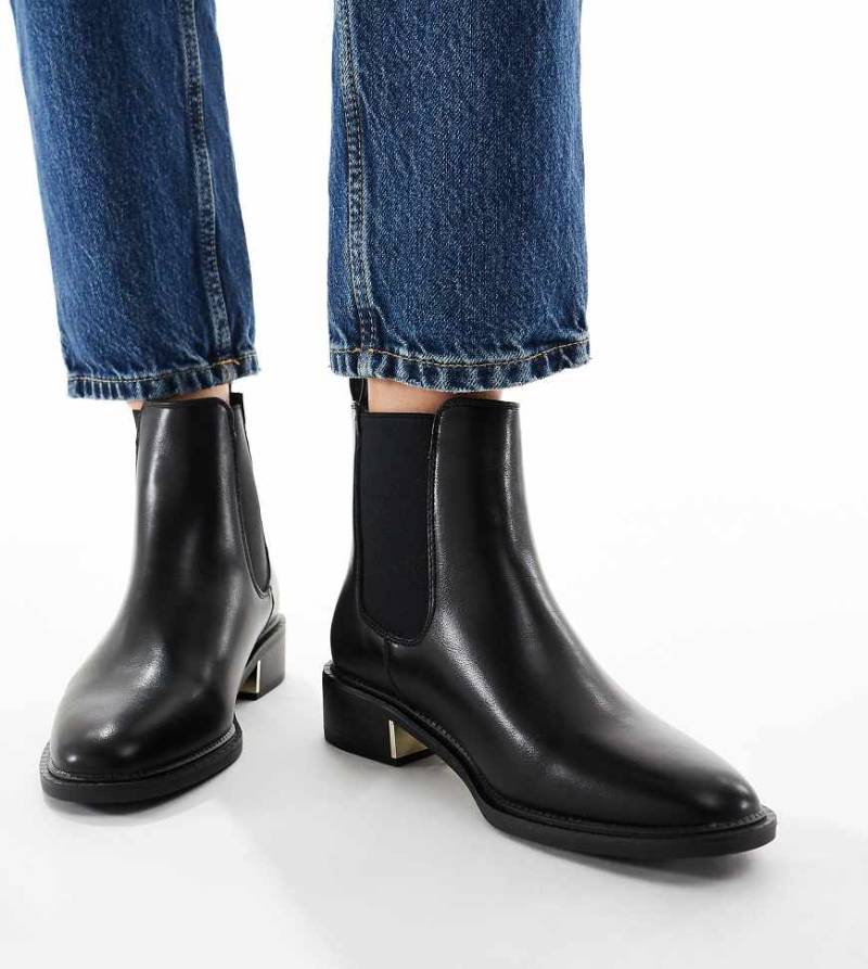 SEQWL Wide Fit - Latte - Elegante Chelsea-Stiefel in Schwarz, weite Passform von SEQWL Wide Fit