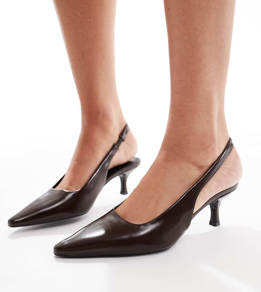 SEQWL Wide Fit - Maybach - Schuhe in Schokobraun mit Fersenriemchen und Kitten-Absatz, weite Passform von SEQWL Wide Fit