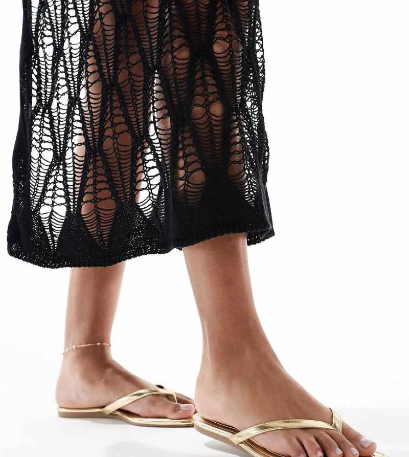 SEQWL Wide Fit - Rooney - Zehenstegsandalen in Gold, weite Passform-Goldfarben von SEQWL Wide Fit