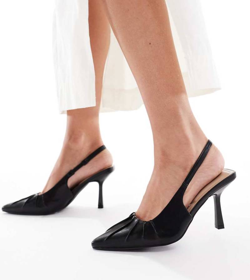 SEQWL Wide Fit - Salado - Pumps in Schwarz mit Fersenriemen und gerafftem Detail von SEQWL Wide Fit