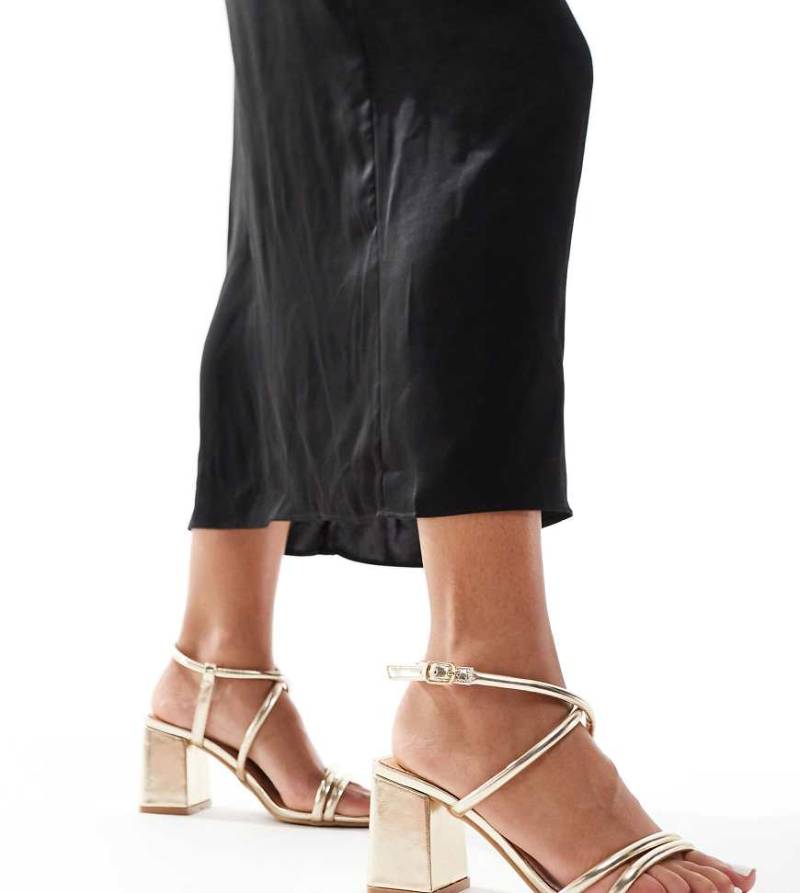 SEQWL Wide Fit - Sandaletten in Gold mit Blockabsatz-Goldfarben von SEQWL Wide Fit