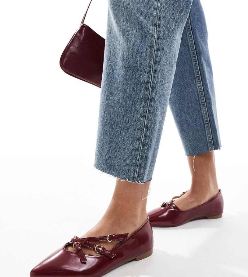 SEQWL Wide Fit - Spitze Ballerinas in Burgunderrot mit Riemchen, weite Passform von SEQWL Wide Fit